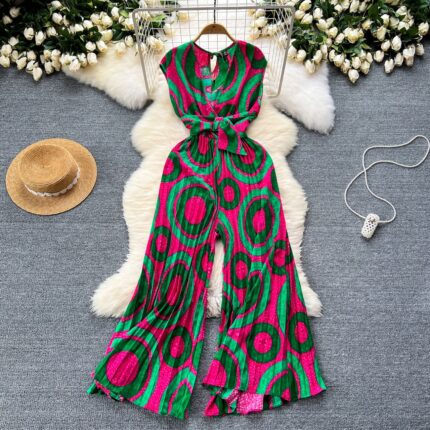 Beautiful jumpsuit splinting