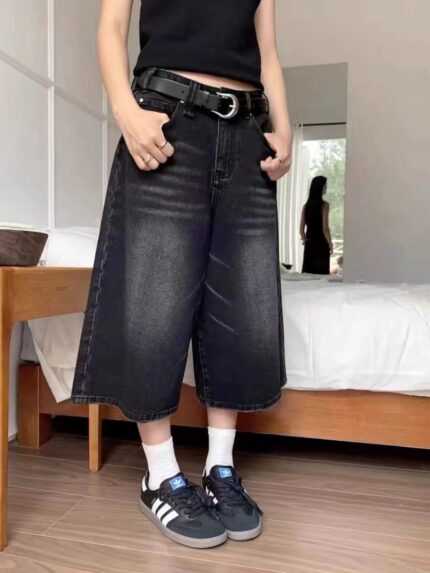 Short baggy jeans